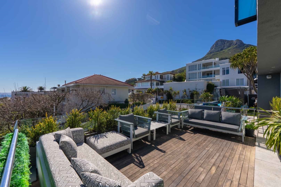 8 Bedroom Property for Sale in Camps Bay Western Cape